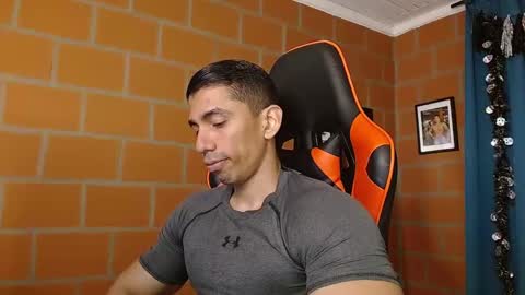 Snapshot of adan_sin1 chatting on 01/18/25, 02:44 Adan Sin online show from 01/18/25, 02:44