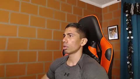 Snapshot of adan_sin1 chatting on 01/18/25, 05:48 Adan Sin online show from 01/18/25, 05:48