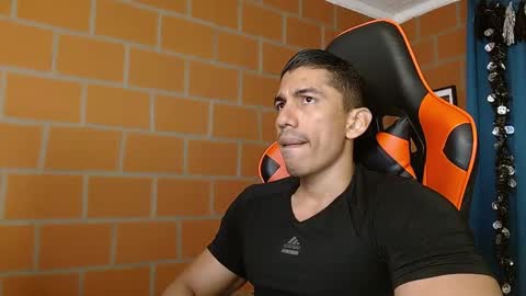 Snapshot of adan_sin1 chatting on 01/20/25, 02:14 Adan Sin online show from 01/20/25, 02:14