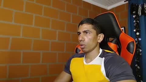 Snapshot of adan_sin1 chatting on 01/24/25, 04:17 Adan Sin online show from 01/24/25, 04:17