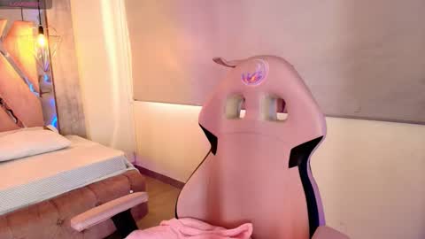 Snapshot of adara_evanss chatting on 10/04/25, 08:40 Adara online show from 10/04/25, 08:40