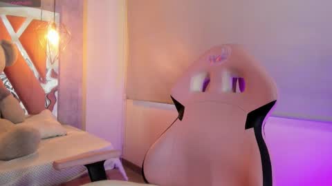 Snapshot of adara_evanss chatting on 11/24/25, 08:19 Adara online show from 11/24/25, 08:19