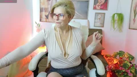 Snapshot of adeellee_ chatting on 11/30/25, 01:26 adeellee online show from 11/30/25, 01:26