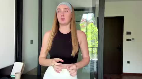 Elizabeth online show from 07/22/26, 07:11