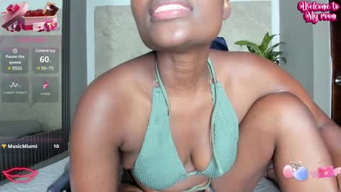 Snapshot of adele_89 chatting on 02/04/25, 08:59 Adele online show from 02/04/25, 08:59