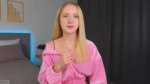 Adele online show from 09/18/25, 10:34