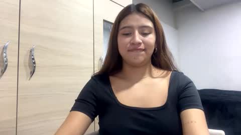 Snapshot of adelein_foxxx chatting on 10/06/25, 02:53 adellein foxx online show from 10/06/25, 02:53
