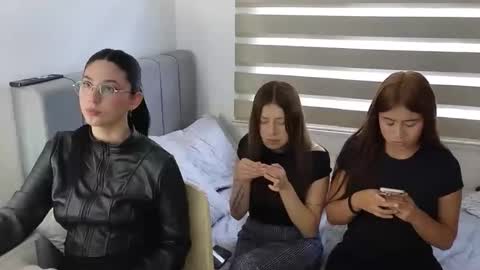 adellein foxx online show from 11/15/25, 03:52