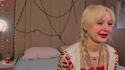 Snapshot of adelesilvy chatting on 03/25/26, 02:06 adelesilvy online show from 03/25/26, 02:06