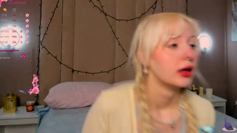 Snapshot of adelesilvy chatting on 04/15/26, 01:45 adelesilvy online show from 04/15/26, 01:45