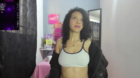 Snapshot of adeleth_blue chatting on 11/22/25, 01:21 Adeleth online show from 11/22/25, 01:21