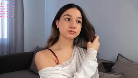 Snapshot of adelexx_zll chatting on 02/18/26, 04:19 adelexx_zll online show from 02/18/26, 04:19
