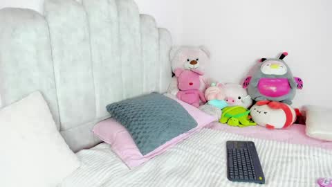 Snapshot of adeline1__ chatting on 06/05/26, 01:12 dahia online show from 06/05/26, 01:12