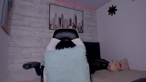 Adeline online show from 03/06/25, 12:54