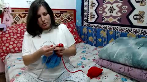 Larisa online show from 10/31/25, 10:38