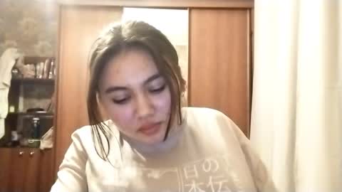 Snapshot of adelinehaefner chatting on 12/13/25, 07:53 Anna online show from 12/13/25, 07:53