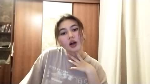 Snapshot of adelinehaefner chatting on 12/16/25, 03:06 Anna online show from 12/16/25, 03:06