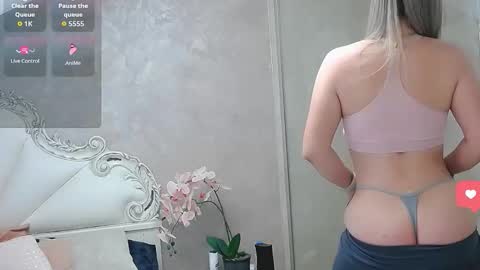 adelledeep online show from 10/28/25, 08:51