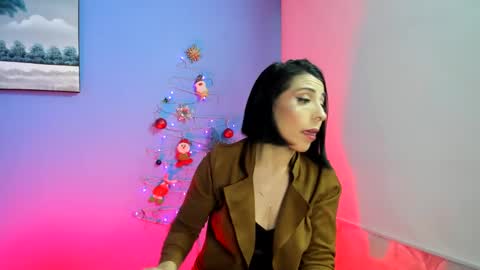 Adelle online show from 12/31/24, 11:09