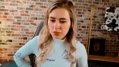 Adel online show from 09/14/25, 09:08