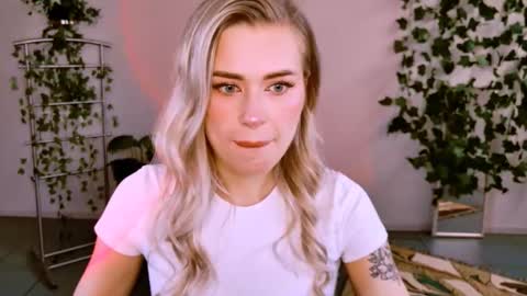 Adel online show from 09/16/25, 09:10