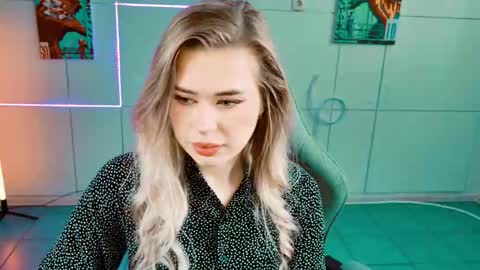 Adel online show from 09/22/25, 09:11