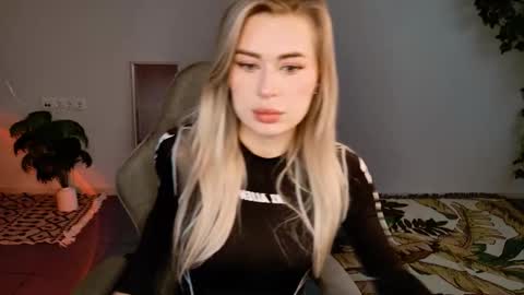 Adel online show from 09/28/25, 09:03