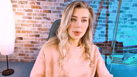 Adel online show from 10/07/25, 02:14