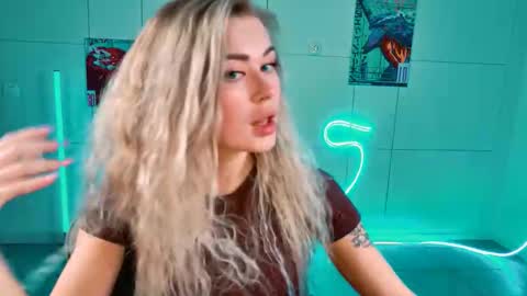 Adel online show from 10/10/25, 01:32