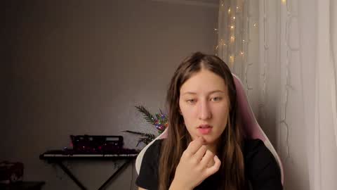 Snapshot of adellqueen chatting on 01/07/25, 10:30 Adell online show from 01/07/25, 10:30