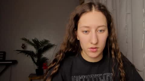 Snapshot of adellqueen chatting on 02/19/25, 10:31 Adell online show from 02/19/25, 10:31