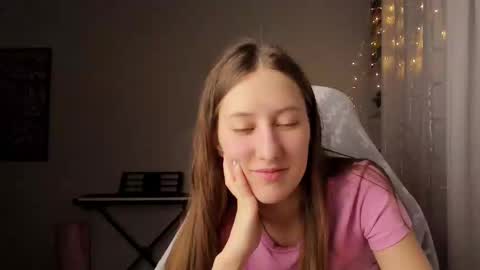 Snapshot of adellqueen chatting on 03/02/25, 10:38 Adell online show from 03/02/25, 10:38