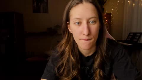 Snapshot of adellqueen chatting on 03/11/25, 10:42 Adell online show from 03/11/25, 10:42