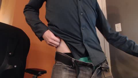 Snapshot of adequate_cock chatting on 01/06/25, 10:15 adequate_cock online show from 01/06/25, 10:15