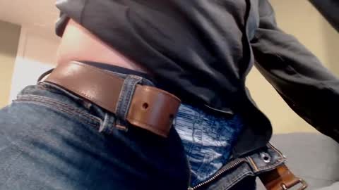 Snapshot of adequate_cock chatting on 11/21/25, 09:35 adequate_cock online show from 11/21/25, 09:35