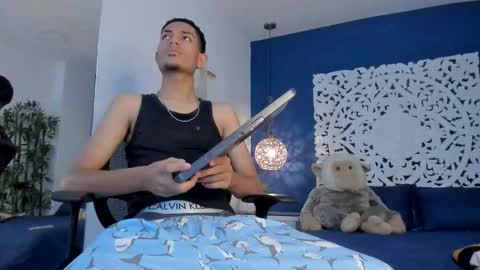 adonis_wb online show from 09/18/25, 09:39