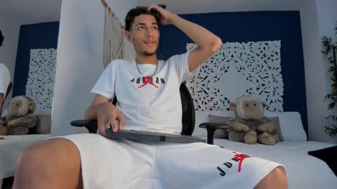 adonis_wb online show from 11/05/25, 08:42