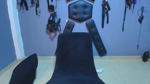 Snapshot of adonisdios chatting on 12/17/25, 12:16 adonisdios online show from 12/17/25, 12:16