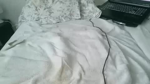 Snapshot of adonysse chatting on 10/03/25, 08:22 adonysse online show from 10/03/25, 08:22