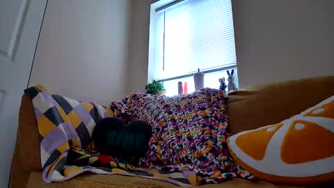 Queen Bunny online show from 12/14/25, 08:24