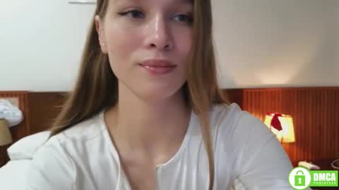 Snapshot of adorielle chatting on 04/20/26, 06:16 Lia online show from 04/20/26, 06:16