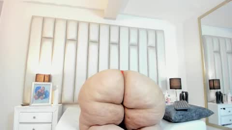 Snapshot of adreeaperez1 chatting on 10/24/25, 11:45 ANDREA PEREZ online show from 10/24/25, 11:45