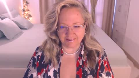 Cryna online show from 10/12/25, 10:25