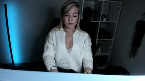 AdrenalinLaura online show from 11/14/25, 06:34