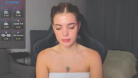 Adriana online show from 10/19/25, 02:12