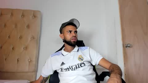 adri_sexboy229 online show from 09/12/25, 12:27