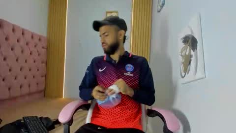 adri_sexboy229 online show from 09/16/25, 12:39