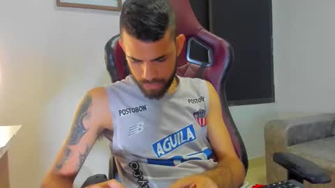 adri_sexboy229 online show from 09/18/25, 02:02