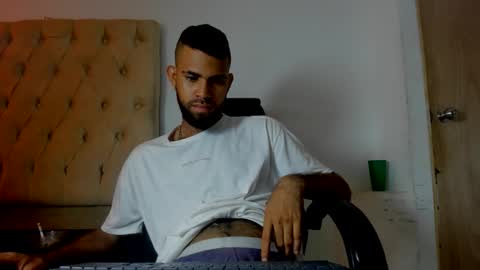 adri_sexboy229 online show from 09/23/25, 02:03