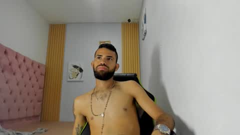 adri_sexboy229 online show from 10/02/25, 07:26